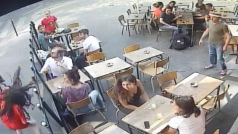 Την παρενόχλησε σεξουαλικά κι όταν το θύμα αντέδρασε την χαστούκισε στη μέση του δρόμου (vid)