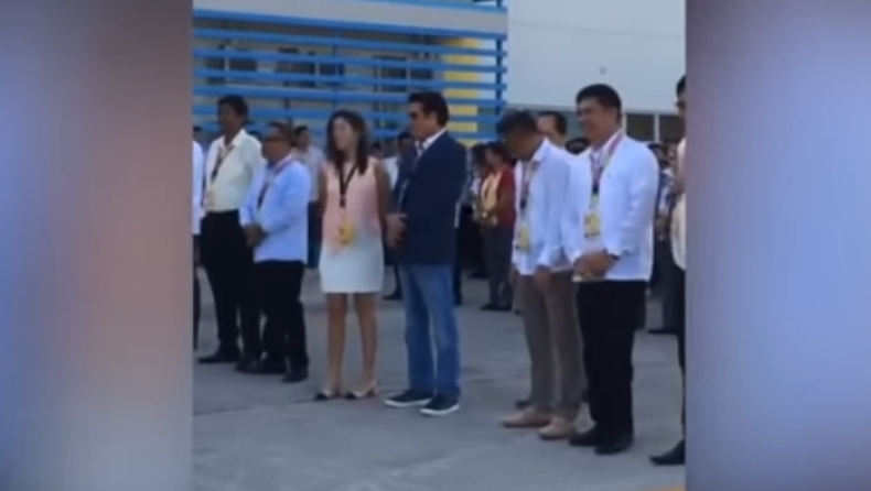 Δολοφόνησαν Φιλιππινέζο δήμαρχο την ώρα της ανάκρουσης του εθνικού ύμνου σε δημόσια εκδήλωση (vid)