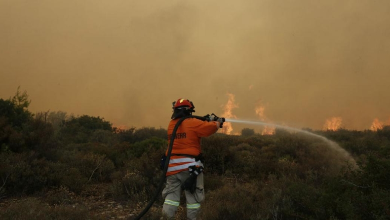 Ακυρώσεις πτήσεων και δρομολογίων ΚΤΕΛ λόγω των πυρκαγιών στην Αττική