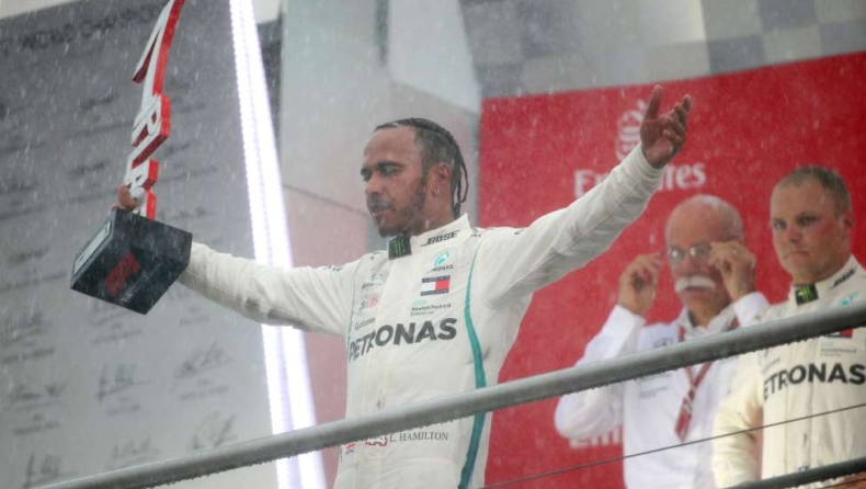 «Βασιλιάς της βροχής» ο Λιούις Χάμιλτον