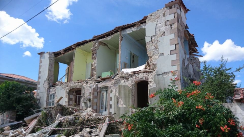 Σεισμός στην Λέσβο: Οι... υποσχέσεις, ένα χρόνο μετά! (pics)