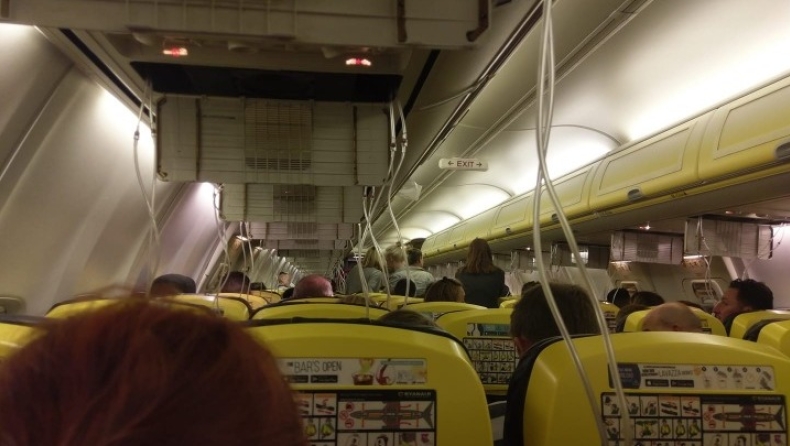 33 επιβάτες της Ryanair κατέληξαν στο νοσοκομείο μετά από αναγκαστική προσγείωση