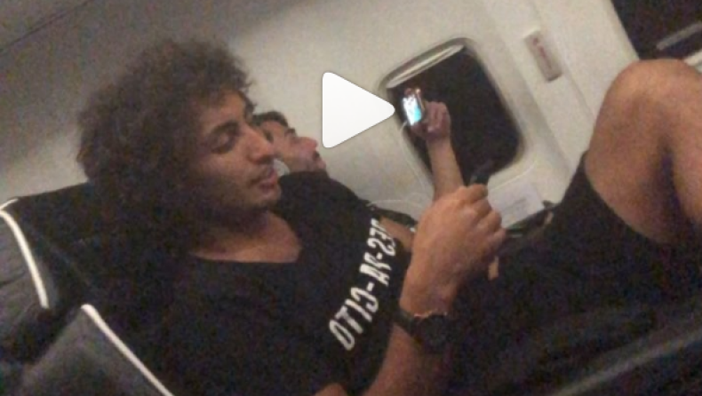 Το «ντίμπι ντίμπι ντίμπι ντάι» του Ουάρντα στο αεροπλάνο! (vid)