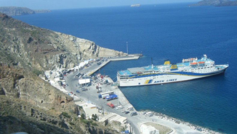 Τουρίστρια κατέβηκε στο λιμάνι της Σαντορίνης και ξέχασε στο πλοίο το παιδί της