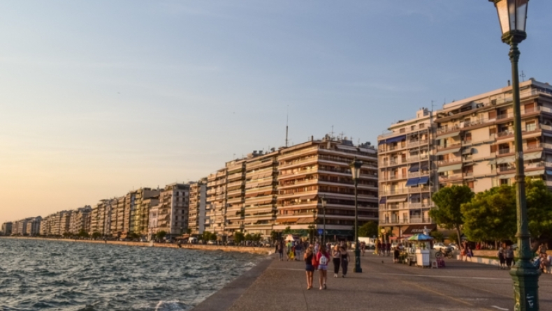Στο σκοτάδι η παραλία Θεσσαλονίκης: Καμμένες 1.000 λάμπες φωτισμού