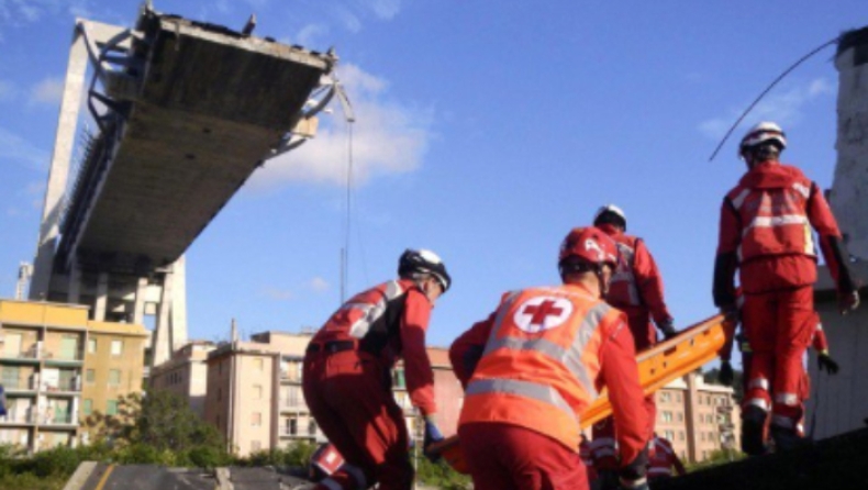 Πέντε άνθρωποι εξακολουθούν και αγνοούνται μετά την κατάρρευση της γέφυρας στη Γένοβα