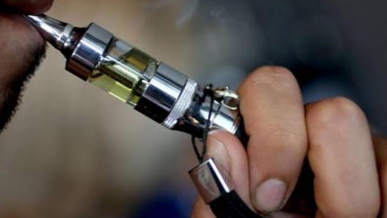Βρετανοί επιστήμονες προειδοποιούν για τους κινδύνους που εγκυμονεί το ηλεκτρονικό τσιγάρο