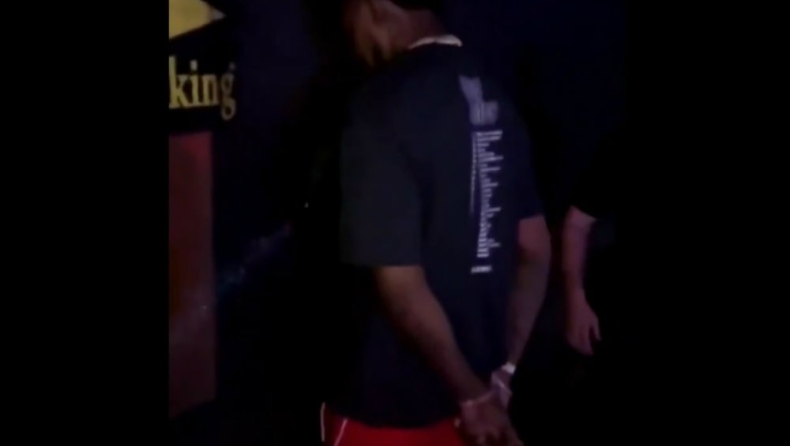 Πέρασαν χειροπέδες στον Γιανγκ! (vid)