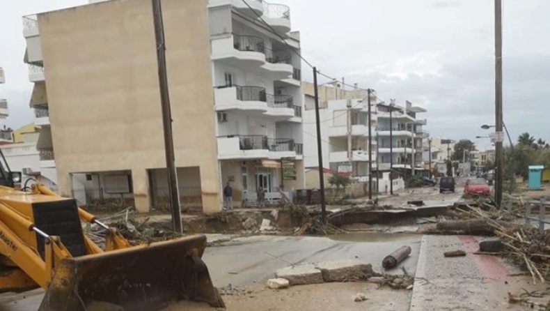 Μεγάλες ζημιές από το κύμα κακοκαιρίας στους δήμους Κιάτου και Βέλου: 15.000 κάτοικοι χωρίς νερό (vids)