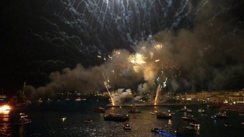 Σπέτσες: Βυθίστηκε η «Αρμάτα» πριν το μεγάλο φινάλε των εκδηλώσεων (pic)