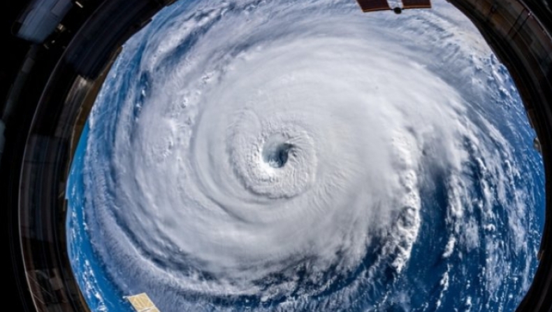 ΗΠΑ: Σαρώνει την ανατολική ακτή ο τυφώνας Φλόρενς, εκατομμύρια κάτοικοι εκκενώνουν τα σπίτια τους (pics & vids)