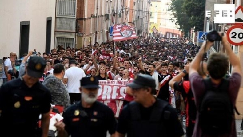 Διαδήλωση κατά του προέδρου οι οπαδοί της Ράγιο! (pics & vid)