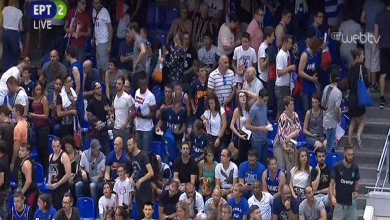 Απίθανο: Ήχησε ο συναγερμός και παραλίγο να εκκενωθεί το γήπεδο! (vid)