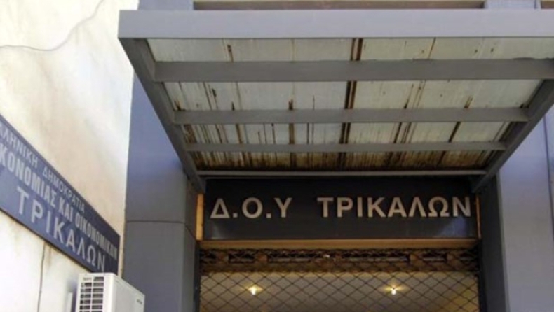 Εφοριακοί «μεταμφιέστηκαν» σε μελλόνυμφους και σφράγισαν φωτογραφεία στα Τρίκαλα