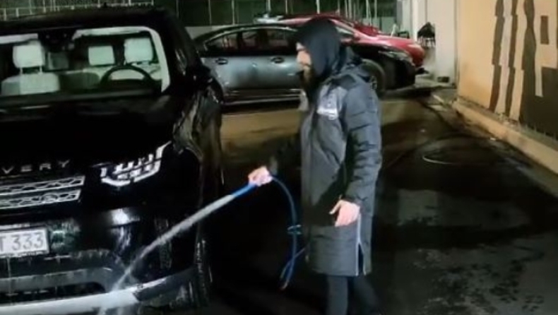 Έπλυνε το πρώτο αμάξι ο Σαββίδης! (vids)
