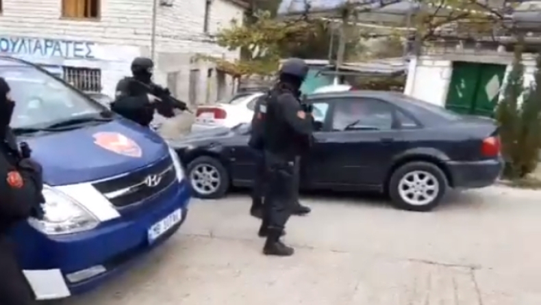 Αλβανικά ΜΜΕ: Νεκρός ο ομογενής που ύψωσε την ελληνική σημαία από πυρά αστυνομικών