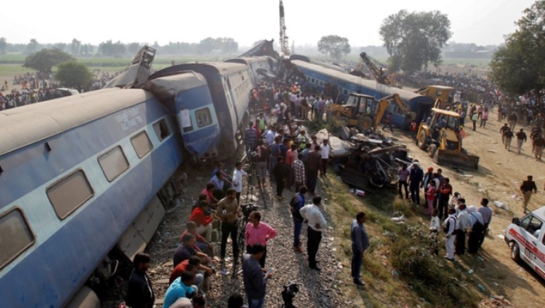 Τραγικό δυστύχημα στην Ινδία όταν τρένο παρέσυρε εκατοντάδες πολίτες, 50 νεκροί (vid)