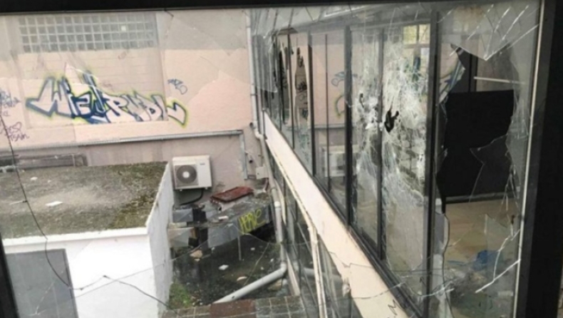 «Γης μαδιάμ» Πολυτεχνείο κι Αριστοτέλειο μετά τα ολονύχτια επεισόδια (pics)