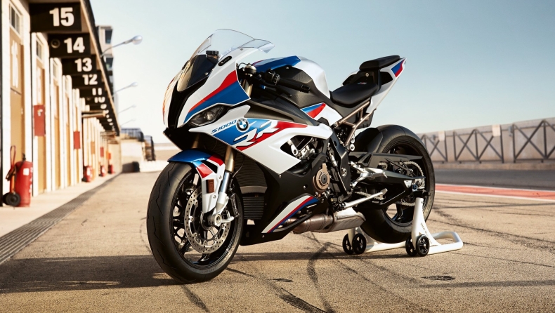 H BMW δημιουργεί την πρώτη M μοτοσυκλέτα! (pics)