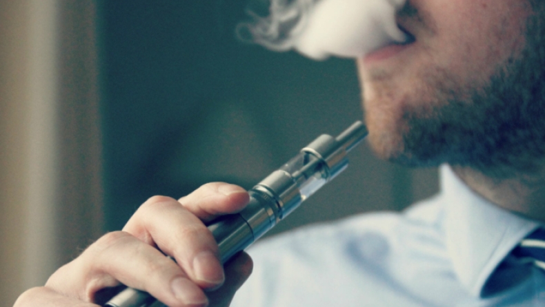 Τρομακτικά εγκαύματα από έκρηξη ηλεκτρονικού τσιγάρου στην τσέπη του κατόχου του (pics)