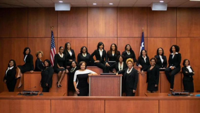 Δεκαεπτά Αφροαμερικανές έγιναν δικαστές και έγραψαν ιστορία στο Τέξας (pics)