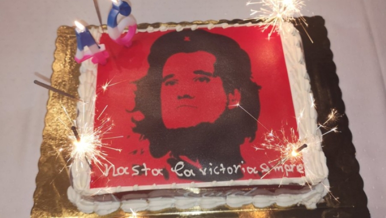 Ο Άδωνις Γεωργιάδης... Τσε Γκεβάρα στην τούρτα γενεθλίων του (pics)