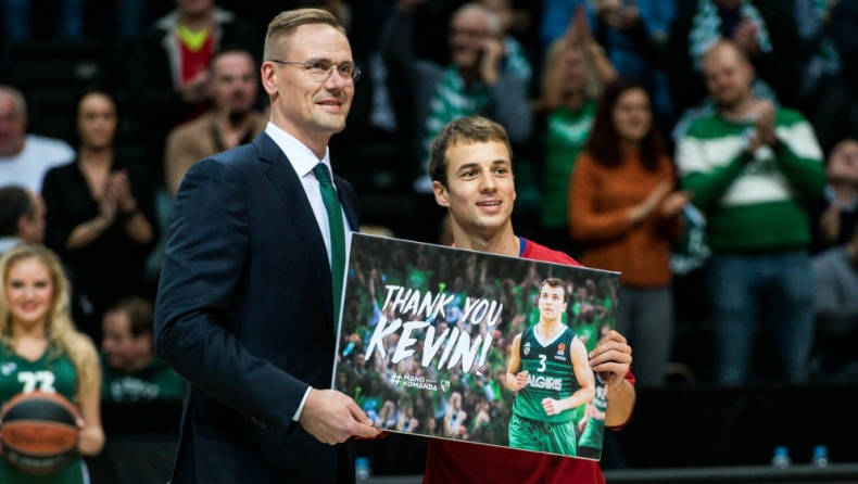 Ο Πάνγκος τιμήθηκε από τη Ζάλγκιρις (pic)