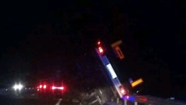 Ανατροπή νταλίκας λόγω των θυελλωδών ανέμων στην Εγνατία οδό