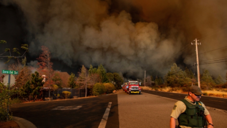 Στις φλόγες η Καλιφόρνια: Εκατοντάδες χιλιάδες κάτοικοι εκκενώνουν τo Μαλιμπού, 5 νεκροί (pics & vids)