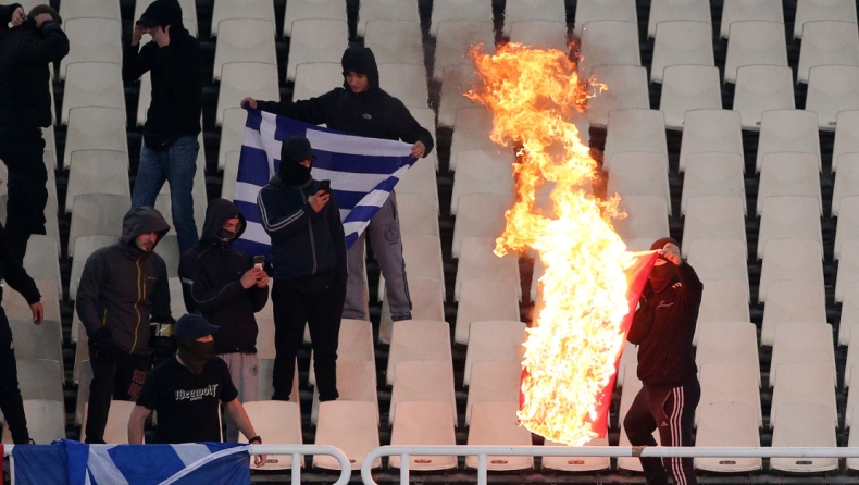 Έκαψαν σημαία της Τουρκίας στο ΟΑΚΑ! (pics)