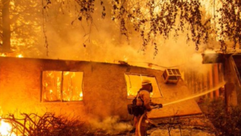 Φονικές πυρκαγιές στην Καλιφόρνια: Στους 25 εκτοξεύτηκε ο αριθμός των νεκρών (vids)