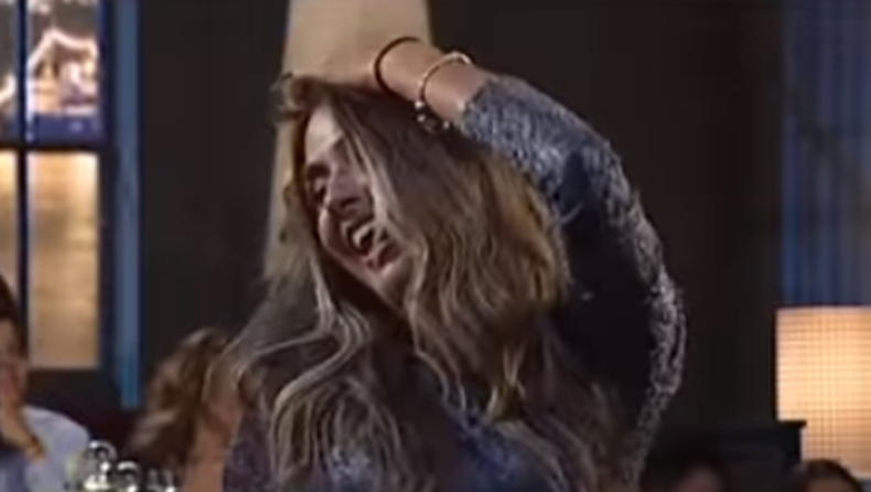 Το «Στην υγειά μας»... επέστρεψε: Η Έλενα Κρεμλίδου «τράνταξε» το πλατό με το τσιφτετέλι της (vid)