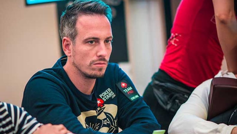 Το πόκερ τον έστειλε στο...νοσοκομείο (video)