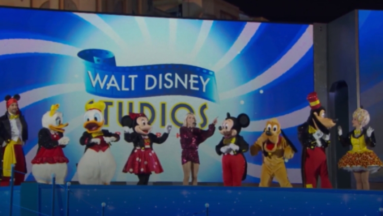 O Μίκυ Μάους γιορτάζει τα 90 του χρόνια στην Disneyland με παρέα τους συμπρωταγωνιστές του (vid)