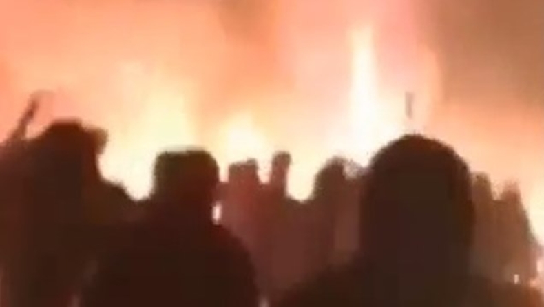 Μολότοφ και ρόπαλα: Σκηνικό πολέμου στην Αλεξάνδρας! (vids)