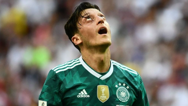 Εζίλ: «Με έλεγαν Γερμανό στις νίκες και μετανάστη στις ήττες»