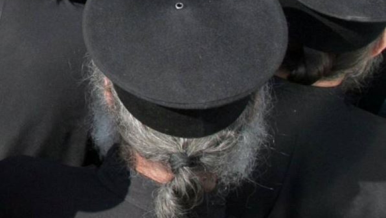 Ιερέας χαστούκισε και δάγκωσε αστυνομικούς στην Κρήτη