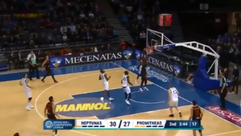 Κασελάκης υψώνει, Παρκς καρφώνει (vid)