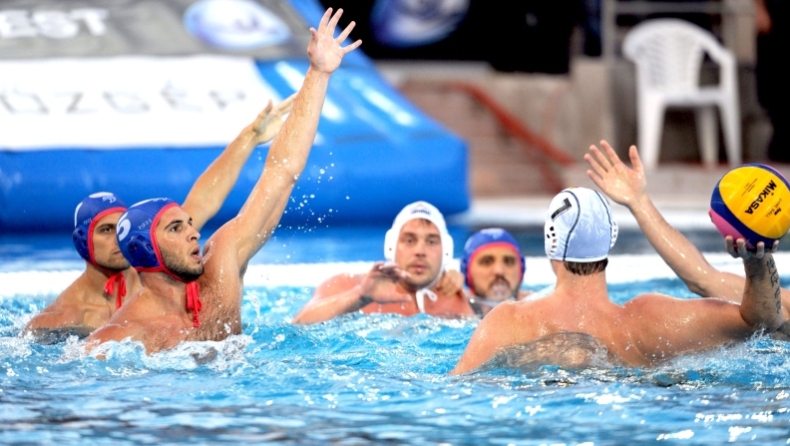 «Υπόκλιση» του Τσεχ στον Ολυμπιακό