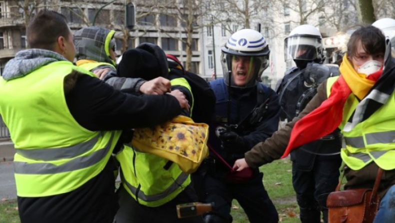 «Κίτρινα Γιλέκα» και στο Βέλγιο: Χιλιάδες διαδηλωτές και 400 συλλήψεις (vids)