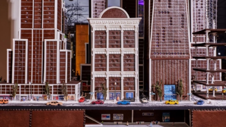 Καλλιτέχνης έφτιαξε εμβληματικά κτίρια της Νέας Υόρκης από μπισκότα τζίντζερ (pics & vid)