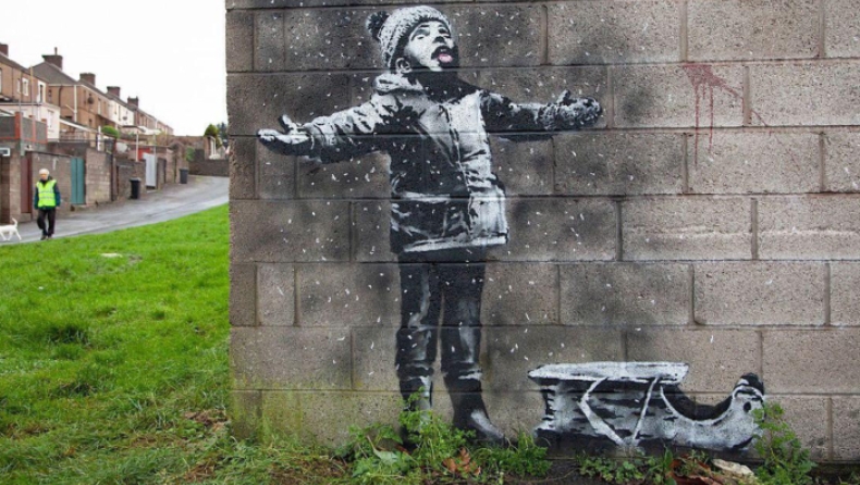 Ο Banksy έκανε τα αποκαλυπτήρια της νέας του δημιουργίας στην Ουαλία (vid)