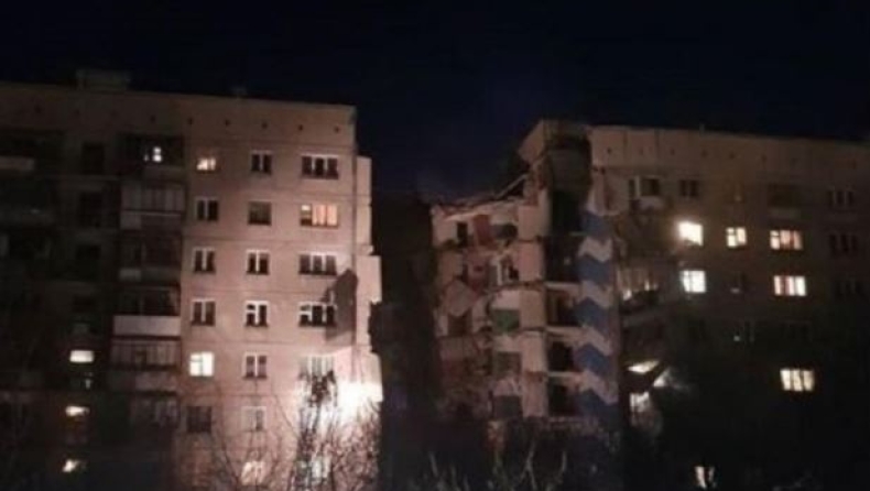 Κατέρρευσε 10όροφη πολυκατοικία στη Ρωσία (pic & vid)