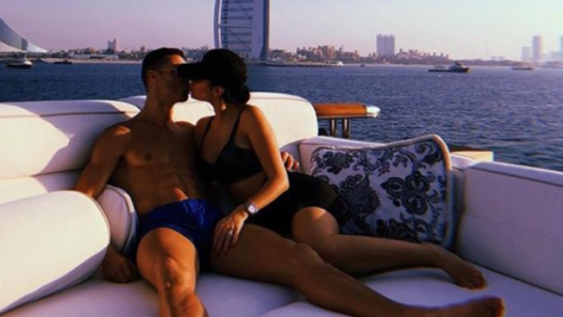 Η Τζορτζίνα υποδέχεται το 2019 με ένα καυτό φιλί στον Ρονάλντο (pics)