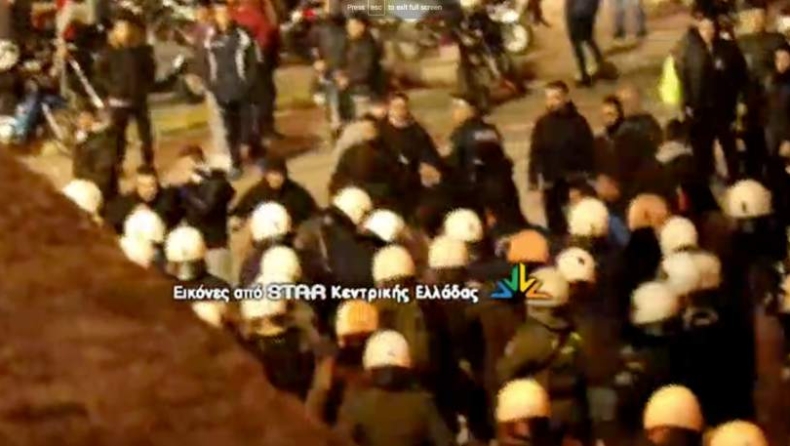 Ένταση έξω από το ΔΑΚ Λαμίας με την Αστυνομία μετά το παιχνίδι με τον ΠΑΟΚ (vids)
