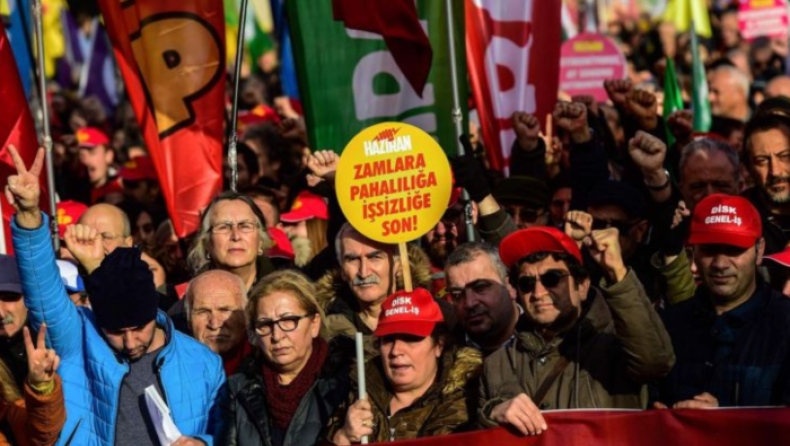 Οι Τούρκοι βαρέθηκαν το υψηλό κόστος ζωής και βγήκαν στους δρόμους της Κωνσταντινούπολης