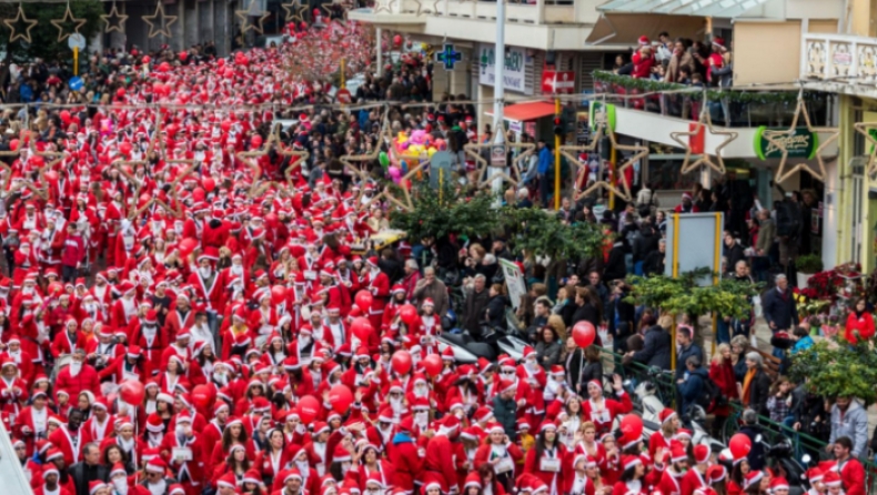 Χιλιάδες «Άγιοι Βασίληδες» πλημμύρισαν το κέντρο των Χανίων (pics)