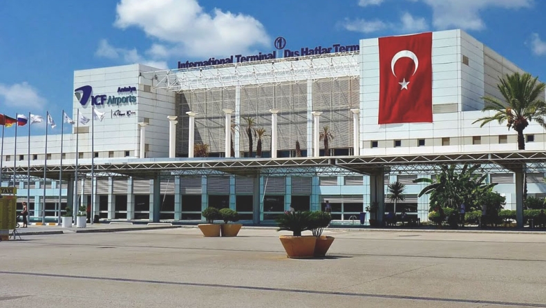 Ανεμοστρόβιλος χτύπησε το αεροδρόμιο της Αττάλειας (vid)