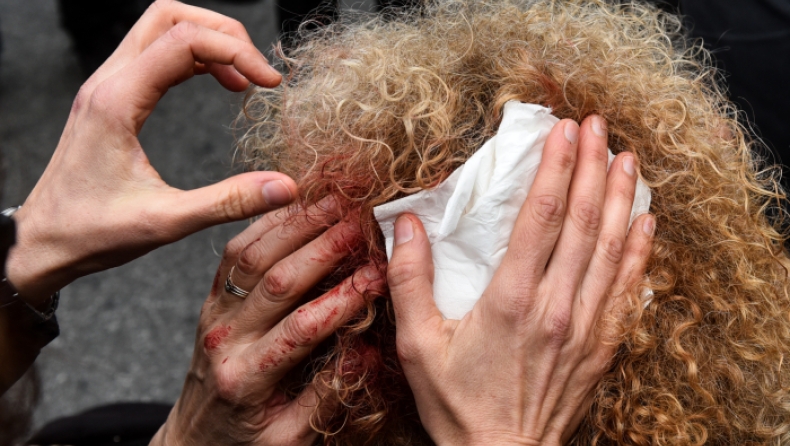 Όλγα Γεροβασίλη κατά ΜΑΤ: «Χτύπησαν στα τυφλά διαδηλωτές» (pics)