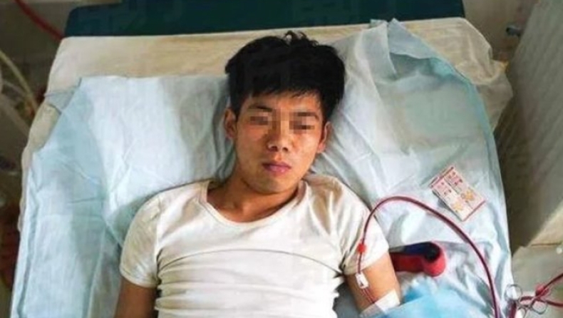 Πούλησε το νεφρό του για να αγοράσει iPhone και tablet και πλέον δεν μπορεί να σηκωθεί από το κρεβάτι (pics & vid)